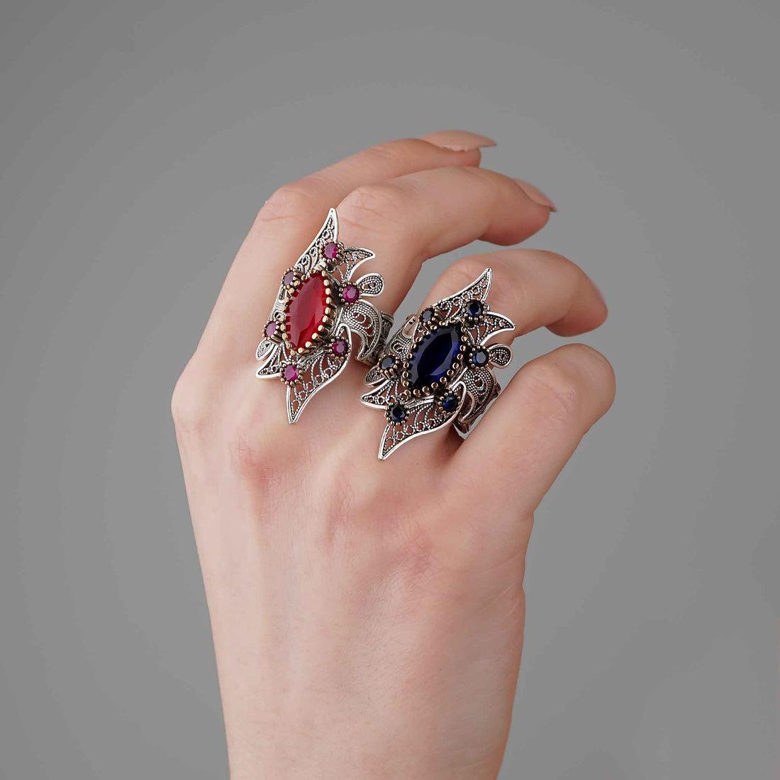 Sophisticated Rhombus Filigree Ring: Sterling Silver with Lab-Grown Garnet