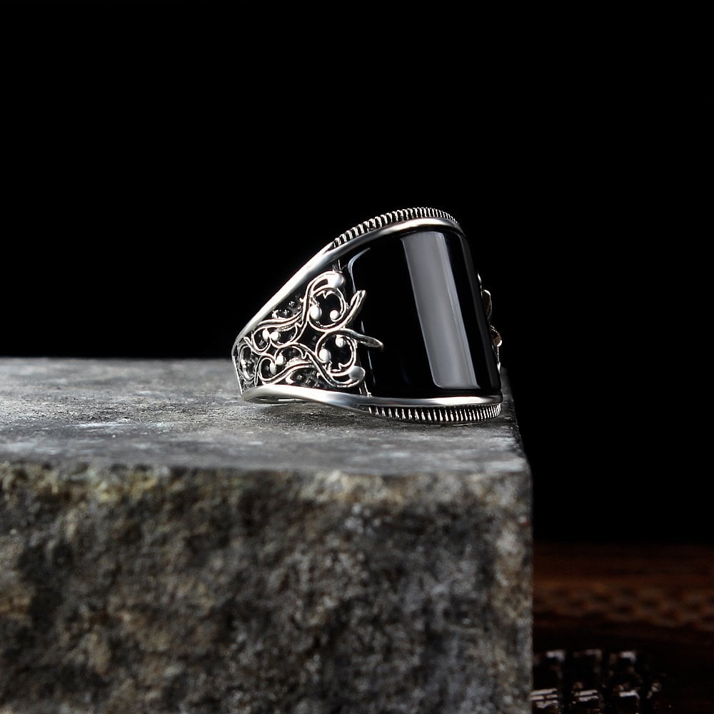 Curved Onyx Ring