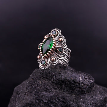 Filigree Rhombus Elegant Ring with Gemstones