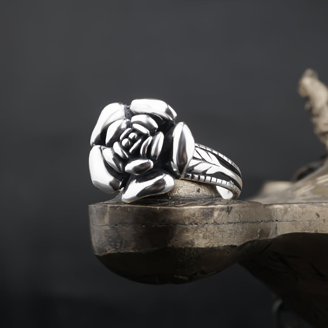 Rose Shaped Ring: Sterling Silver