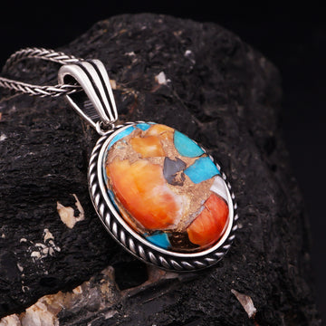 Spiny Oyster Arizona Turquoise Oval Pendant