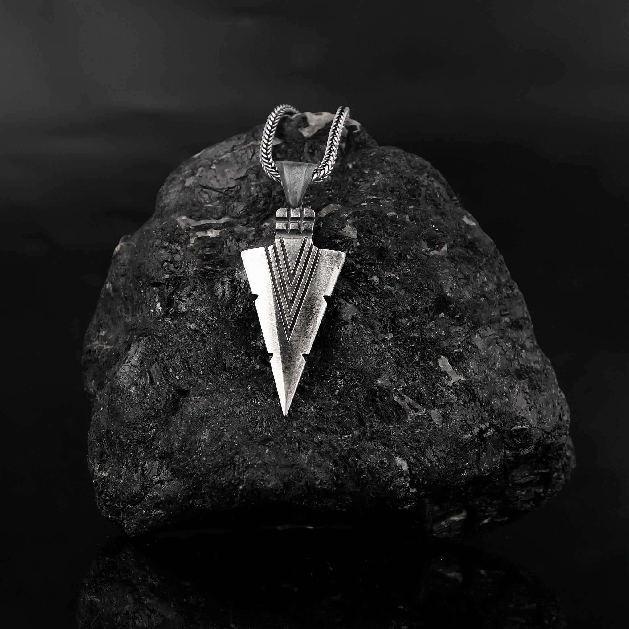 Arrowhead Necklace Precision and Elegance