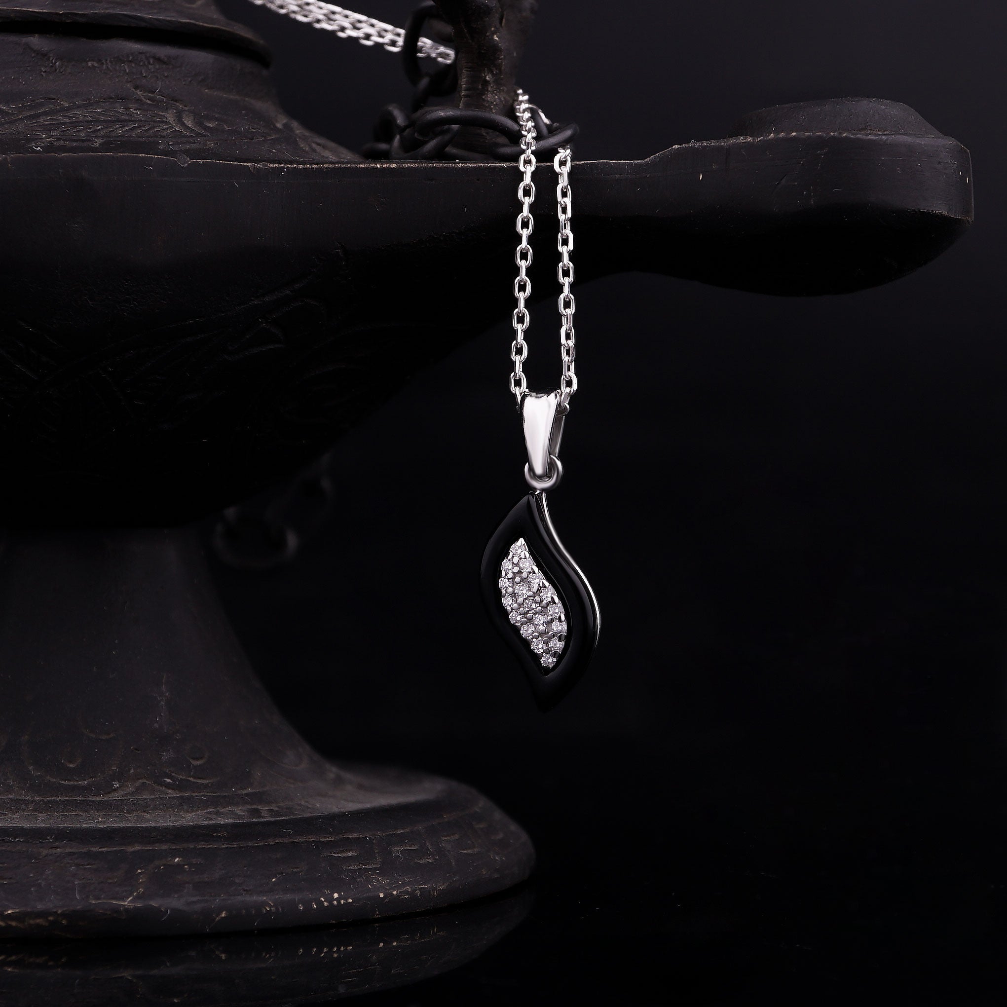 Elegant Shape Necklace with Zircon Glamour