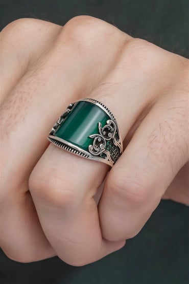 Curved Green Aqeeq Ring